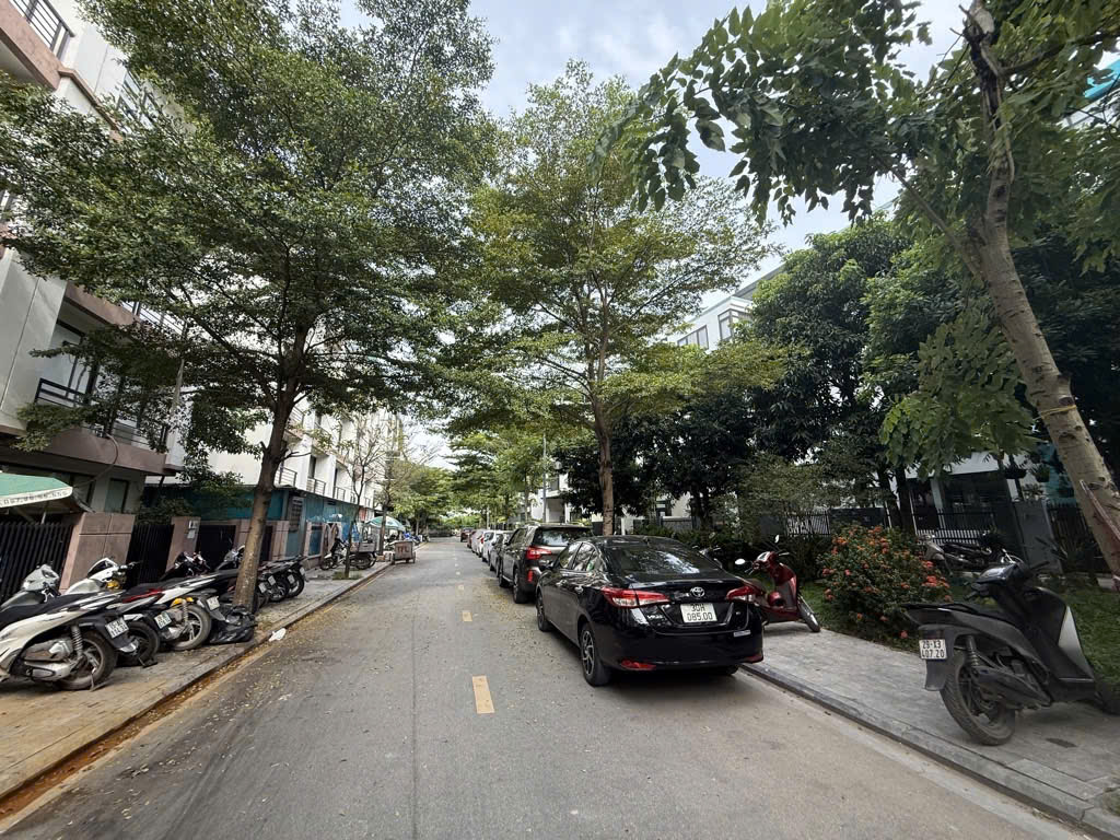 Bán Biệt Thự Khu Đô Thị Xuân Phương Garden Phân Lô,Ô Tô,Vỉa Hè,Kinh Doanh Giá 33.5 Tỷ