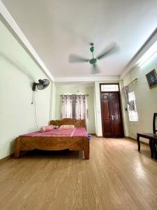 Cần bán gấp nhà phố Bồ Đề: 35m MT 3.9m. 5 tầng. Giá: 6.x tỷ (x tiểu học).