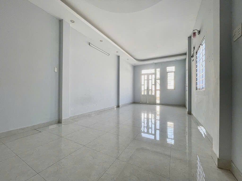 Nhà Riêng 3 tầng, 50m2, 4 PN, 3 Wc, gần mặt tiền đường dạ nam, ngay cầy chữ Y, nhỉnh 7 tỷ, LH: 0365715192.