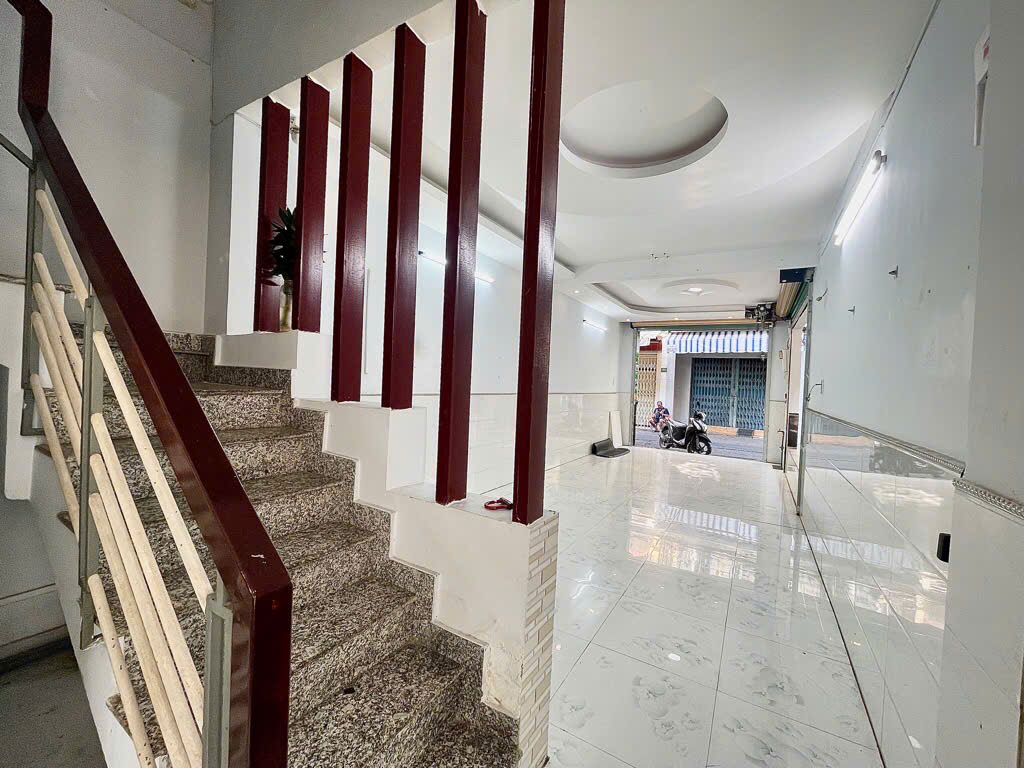 Nhà Riêng 3 tầng, 50m2, 4 PN, 3 Wc, gần mặt tiền đường dạ nam, ngay cầy chữ Y, nhỉnh 7 tỷ, LH: 0365715192.