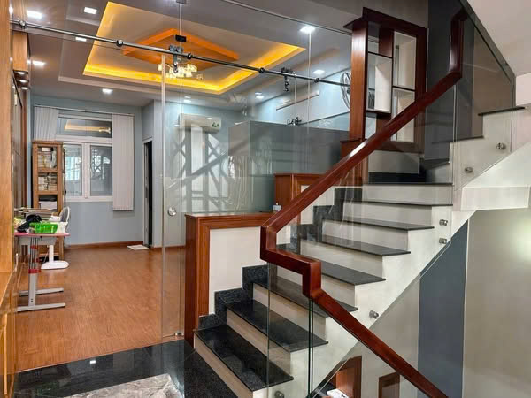 NHÀ MỚI NGAY CHỢ THỦ ĐỨC, 2 TẦNG, 30M2, CHỈ 2.95 TỶ