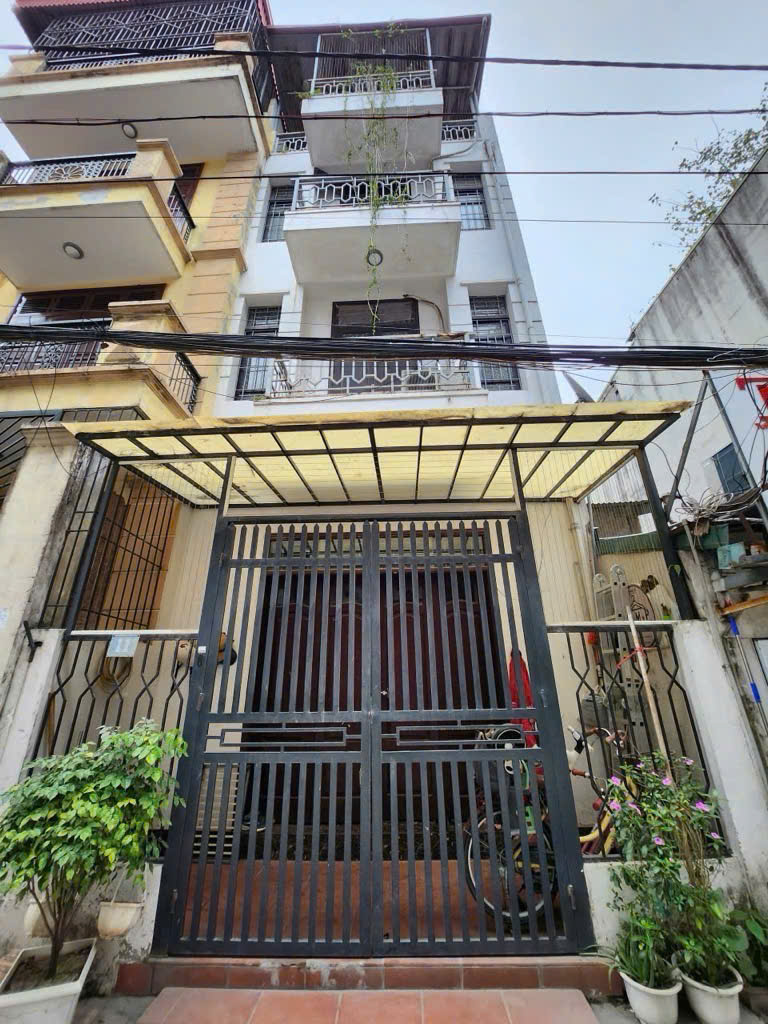 Bán nhà Bồ Đề 41m2. Hơn 8 tỷ ô tô đỗ cổng, ngõ thông