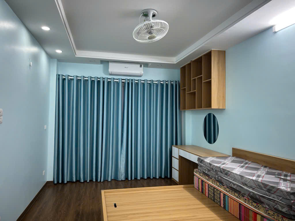 Bán nhà Bồ Đề 41m2. Hơn 8 tỷ ô tô đỗ cổng, ngõ thông