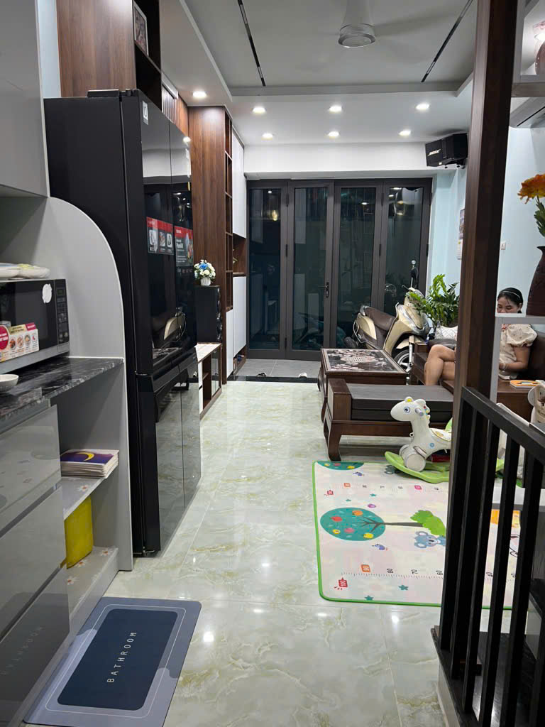 Bán nhà Bồ Đề 41m2. Hơn 8 tỷ ô tô đỗ cổng, ngõ thông