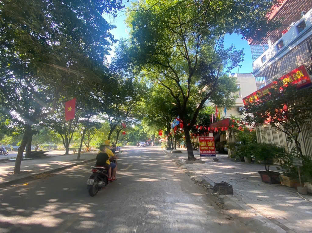 {Duy nhất 1 căn} Bán nhà Văn La – Lô góc 4 thoáng – Ô tô vào nhà – 48m – 3T – 11.05 Tỷ (Tl)