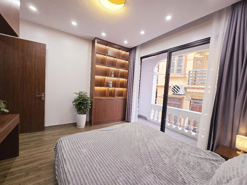 Bán nhà gần trường ĐH Công Nghiệp, ôtô qua nhà, hơn 40m nhỉnh 4 tỷ - full nội thất ở ngay.