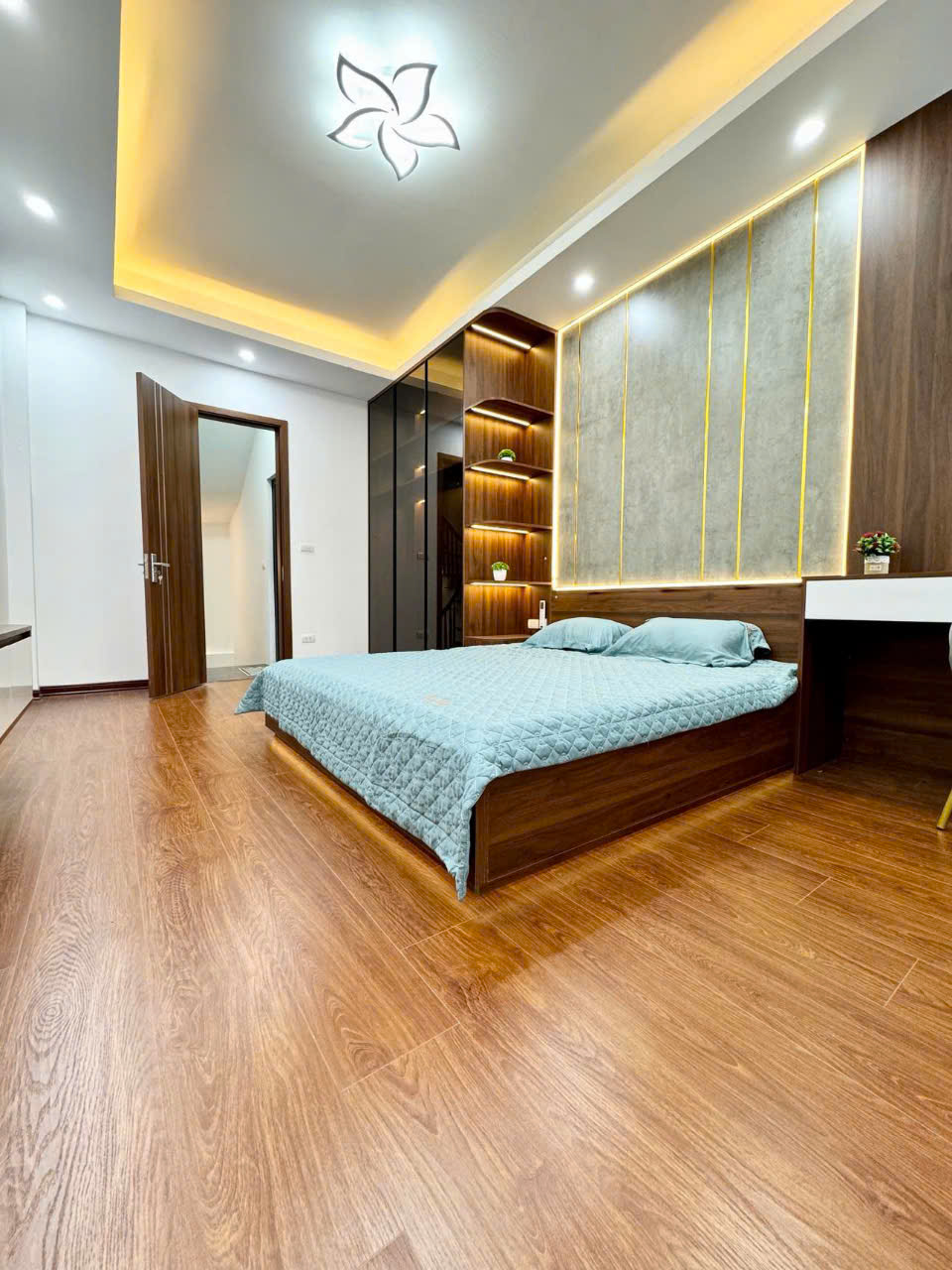 Bán nhà Hoài Đức - oto ngủ trong nhà, ngõ thông tứ tung, kinh doanh - 40m chỉ 8 tỷ