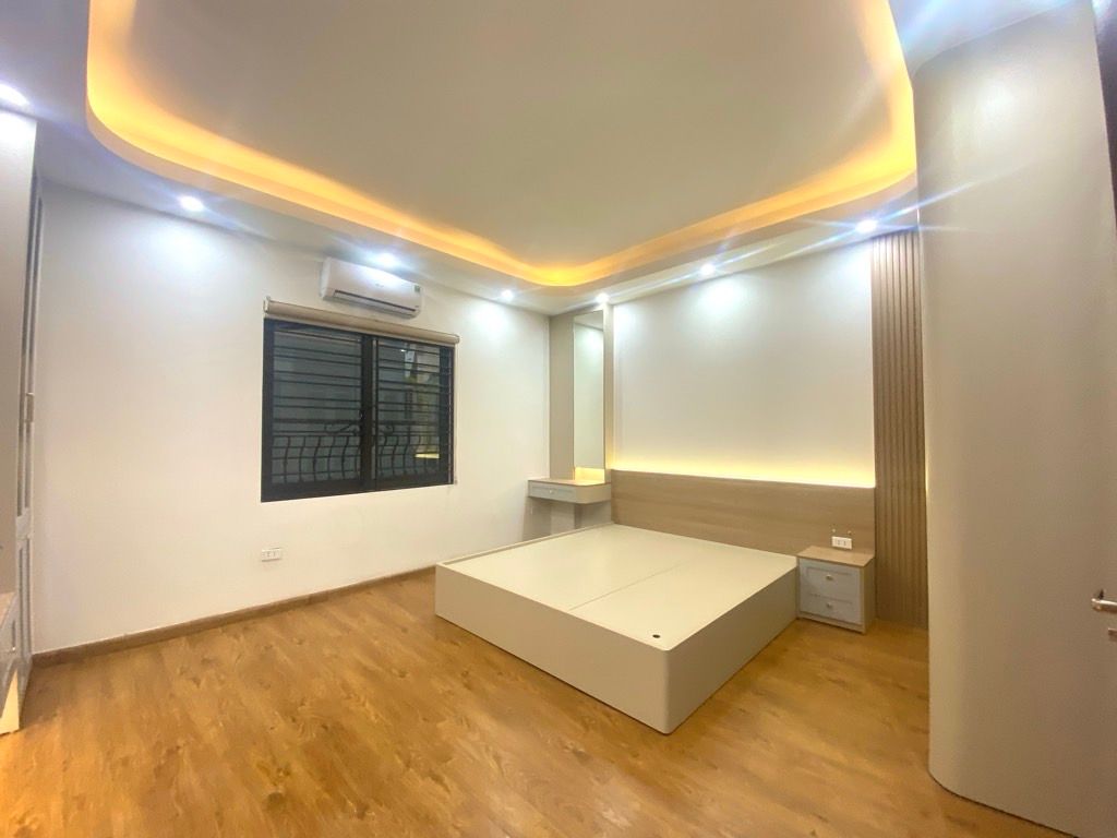 Bán Nhà Hoài Đức, 30m ra phố, lô góc thoáng sáng, Nhà mới đón Tết - 42m 5 tầng chỉ 6.3 tỷ