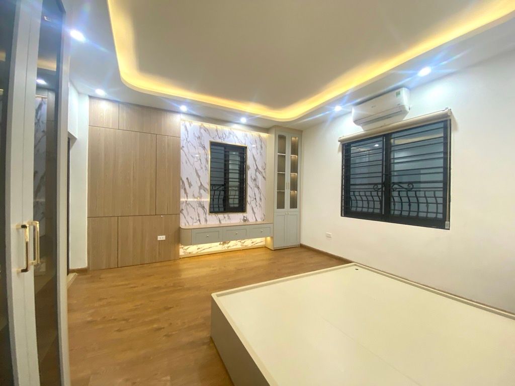 Bán Nhà Hoài Đức, 30m ra phố, lô góc thoáng sáng, Nhà mới đón Tết - 42m 5 tầng chỉ 6.3 tỷ