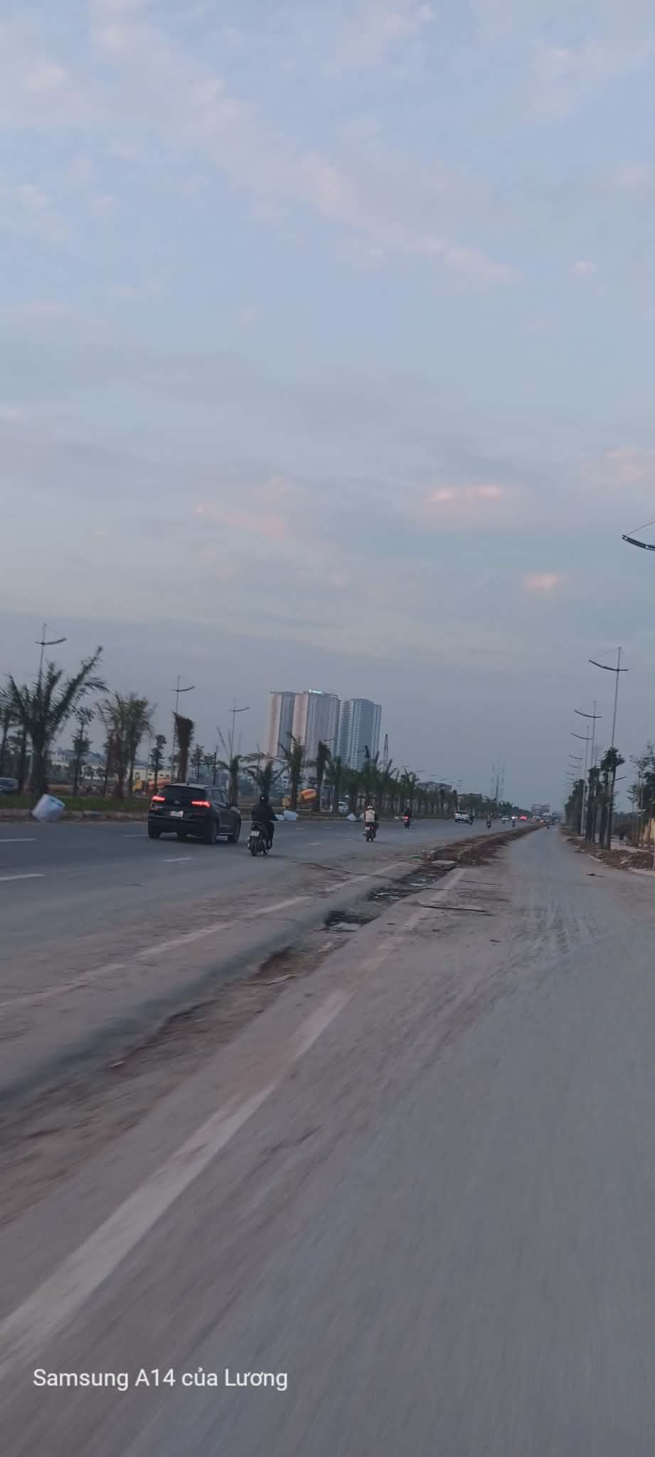 Bán  nhà  sát Chợ Nhổn - 6.x tỷ, ÔTÔ ngủ trong nhà, NGÕ THÔNG - KINH DOANH bất chấp