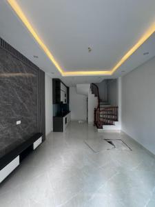 Bán nhà gần Chợ Nhổn, ôtô đỗ cổng, 5 tầng mới Koong - NHỈNH 5đ