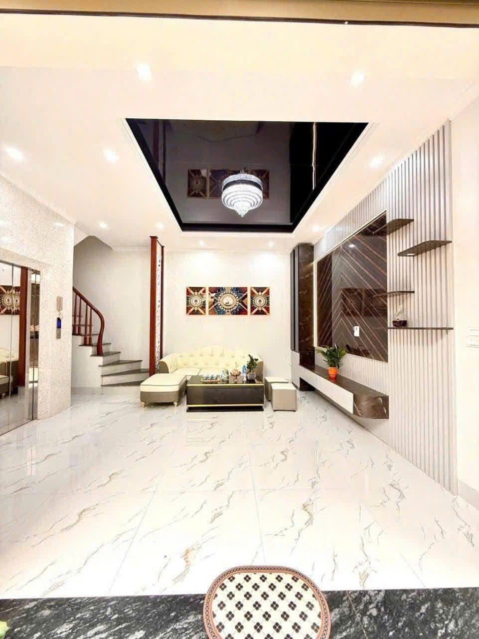 NHÀ 5 TẦNG LẠC LONG QUÂN, HÀNG HIẾM, Ô TÔ SÁT NHÀ, GIÁ CHỈ 7.9 TỶ
