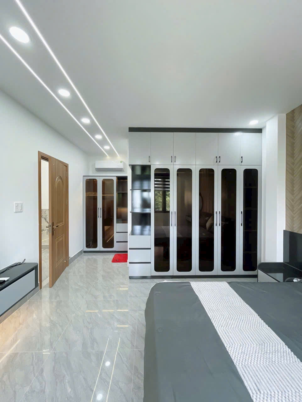 Hiếm có: Bán nhà Khu Phân lô, có công viên trước nhà: 4PN - 72m2 - Full NT - Chỉ 6.95 tỷ