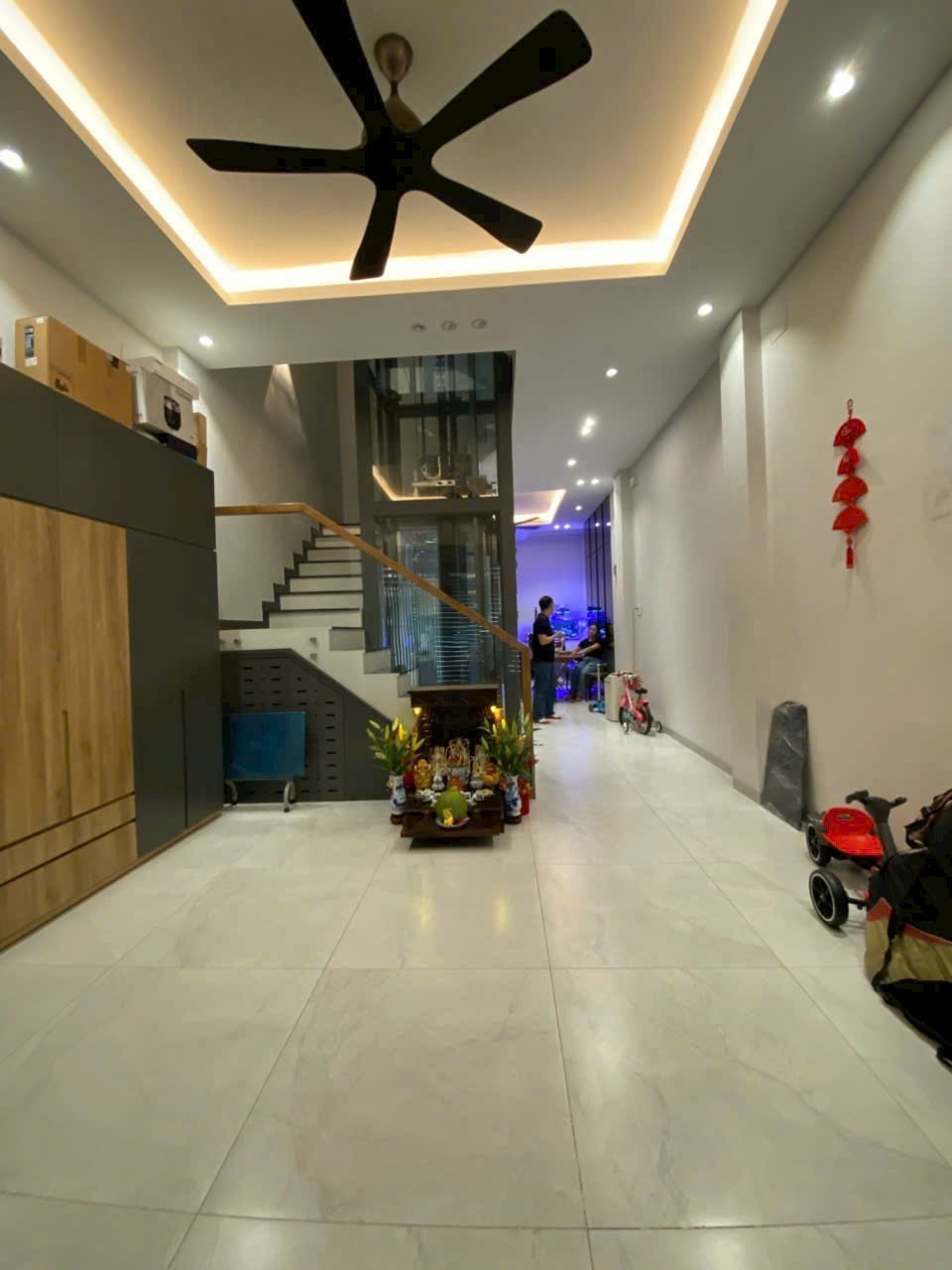 Hiếm có: Bán nhà 1 trệt 4 lầu 5PN, HXH Nguyễn Văn Công: Có Thang máy - Giá chỉ 9.5 tỷ