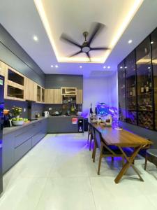 Hiếm có: Bán nhà 1 trệt 4 lầu 5PN, HXH Nguyễn Văn Công: Có Thang máy - Giá chỉ 9.5 tỷ