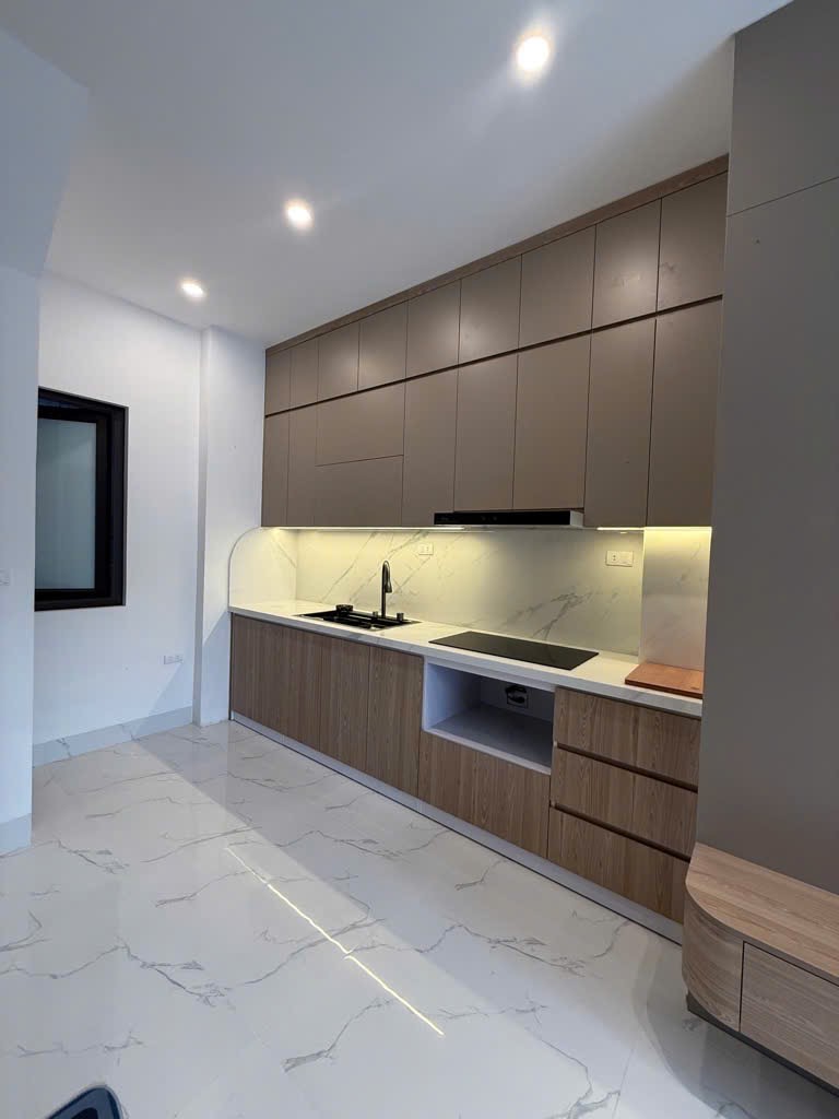 BÁN NHÀ: VIỆT HƯNG - LONG BIÊN - HÀ NỘI - 31M - 5 TẦNG - 3 NGỦ - FULL NỘI THẤT - CÁCH 20M RA NGÕ ÔTÔ THÔNG - HÀNG XÓM VINHOMES LONG BIÊN
