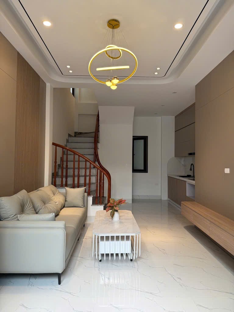 BÁN NHÀ: VIỆT HƯNG - LONG BIÊN - HÀ NỘI - 31M - 5 TẦNG - 3 NGỦ - FULL NỘI THẤT - CÁCH 20M RA NGÕ ÔTÔ THÔNG - HÀNG XÓM VINHOMES LONG BIÊN