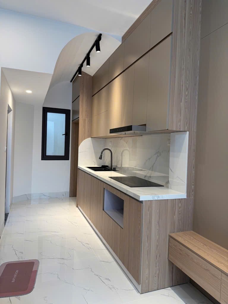 BÁN NHÀ: VIỆT HƯNG - LONG BIÊN - HÀ NỘI - 31M - 5 TẦNG - 3 NGỦ - FULL NỘI THẤT - CÁCH 20M RA NGÕ ÔTÔ THÔNG - HÀNG XÓM VINHOMES LONG BIÊN