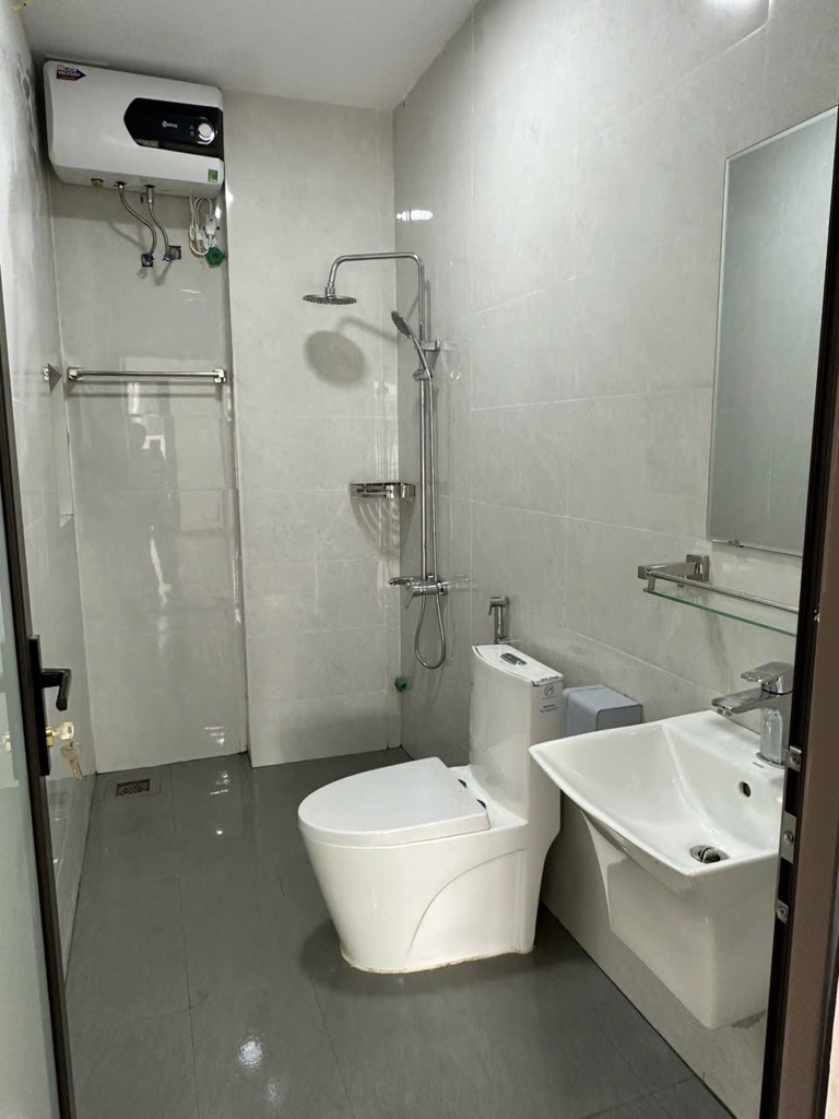 CHÍNH CHỦ CẦN BÁN : NHÀ MỚI KÍNH KOONG - 5 TẦNG - 3 NGỦ - GIÁ RẺ NHẤT QUẬN - THƯỢNG THANH - LONG BIÊN - HÀ NỘI