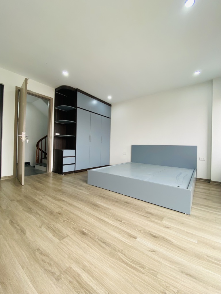 CHÍNH CHỦ CẦN BÁN : NHÀ MỚI KÍNH KOONG - 6 TẦNG - 4NGỦ - THẠCH BÀN - LONG BIÊN - GIÁ RẺ NHẤT QUẬN