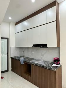 CHÍNH CHỦ CẦN BÁN : NHÀ MỚI KÍNH KOONG - 5 TẦNG - 3 NGỦ - GIÁ RẺ NHẤT QUẬN - THƯỢNG THANH - LONG BIÊN - HÀ NỘI