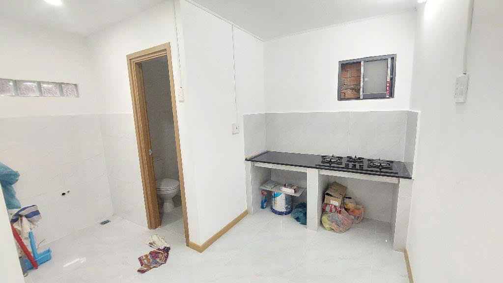 Bán nhà góc 2 tầng ngay chợ Rạch Cát Quận 8 giá 2,7 tỷ còn TL
