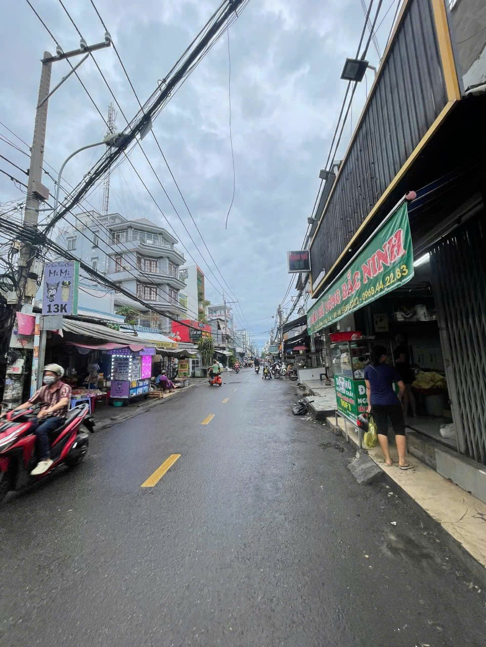 Bán đất tặng nhà, Ba đình mặt tiền đường ngay chợ giá 5 tỷ còn TL