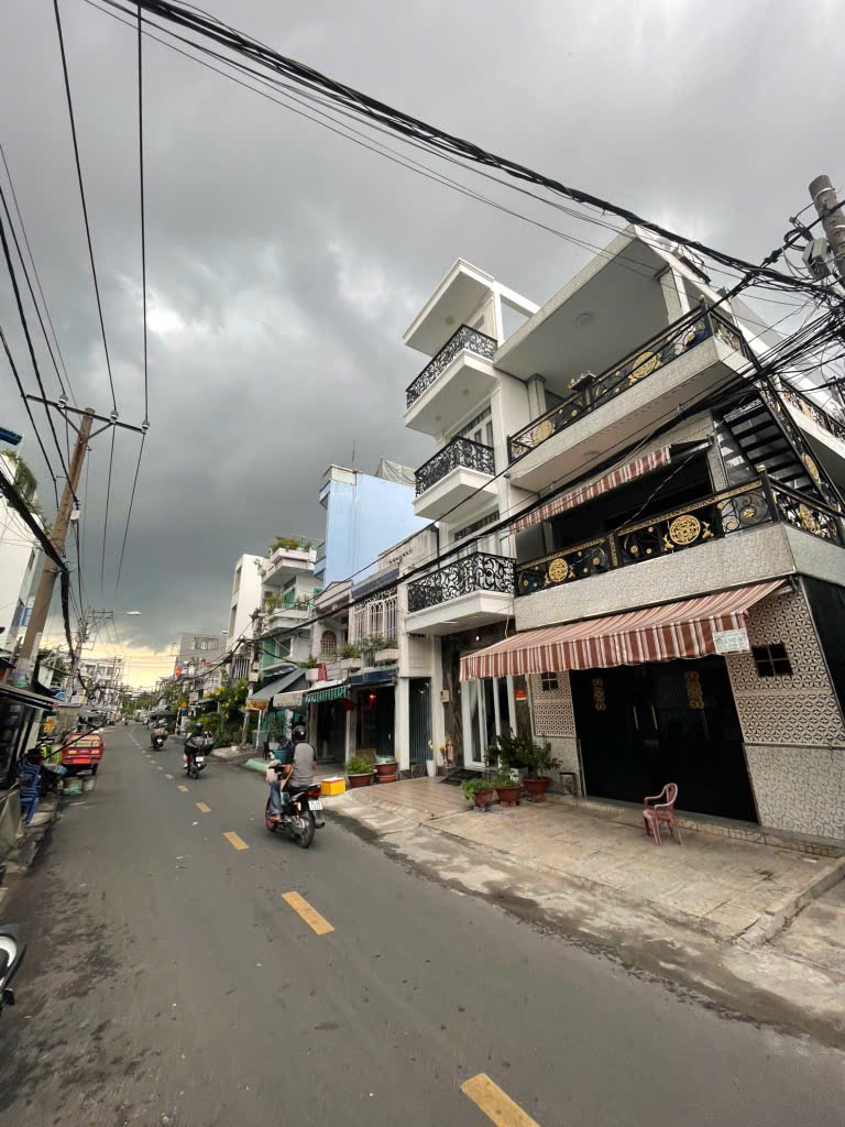 Xe hơi ngủ trong nhà, 35m2 Mặt tiền Ba Đình Quận 8 giá 5,5 tỷ còn TL