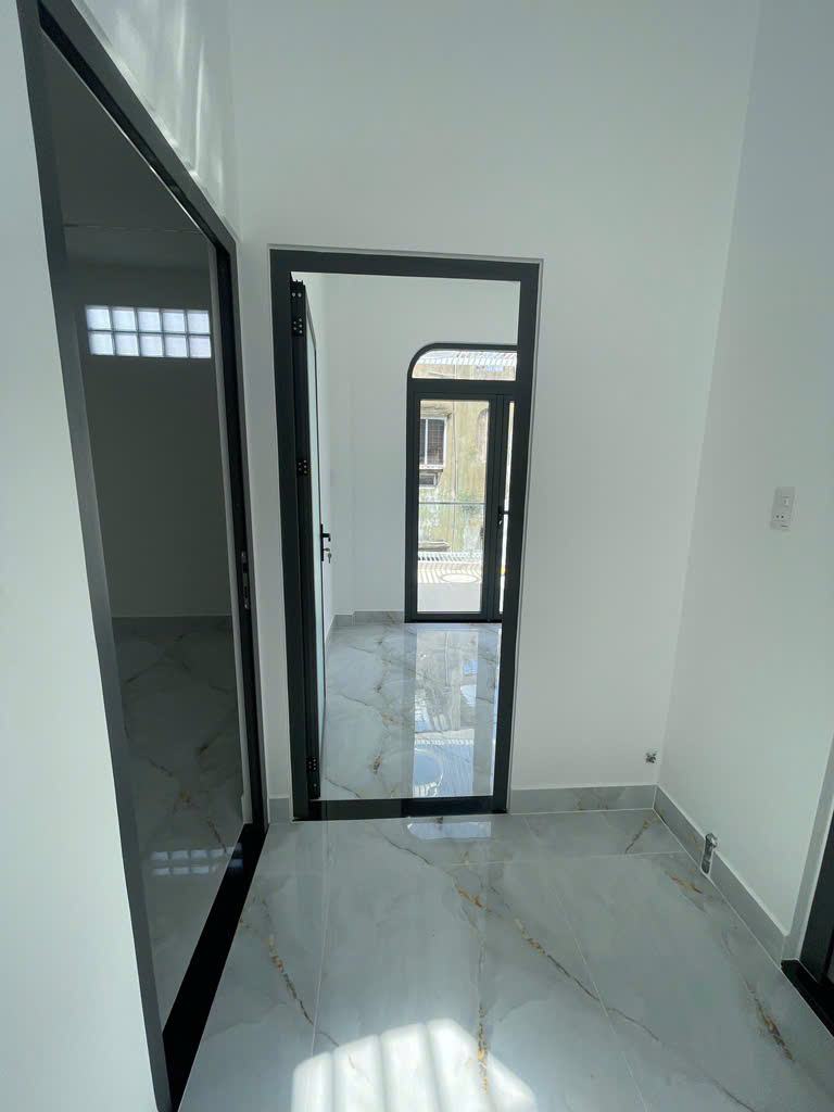 Mặt tiền thụt ngay Lê Quang Sung , sát chợ Minh Phụng, 47m2 Quận 6 chỉ 6,9 tỉ