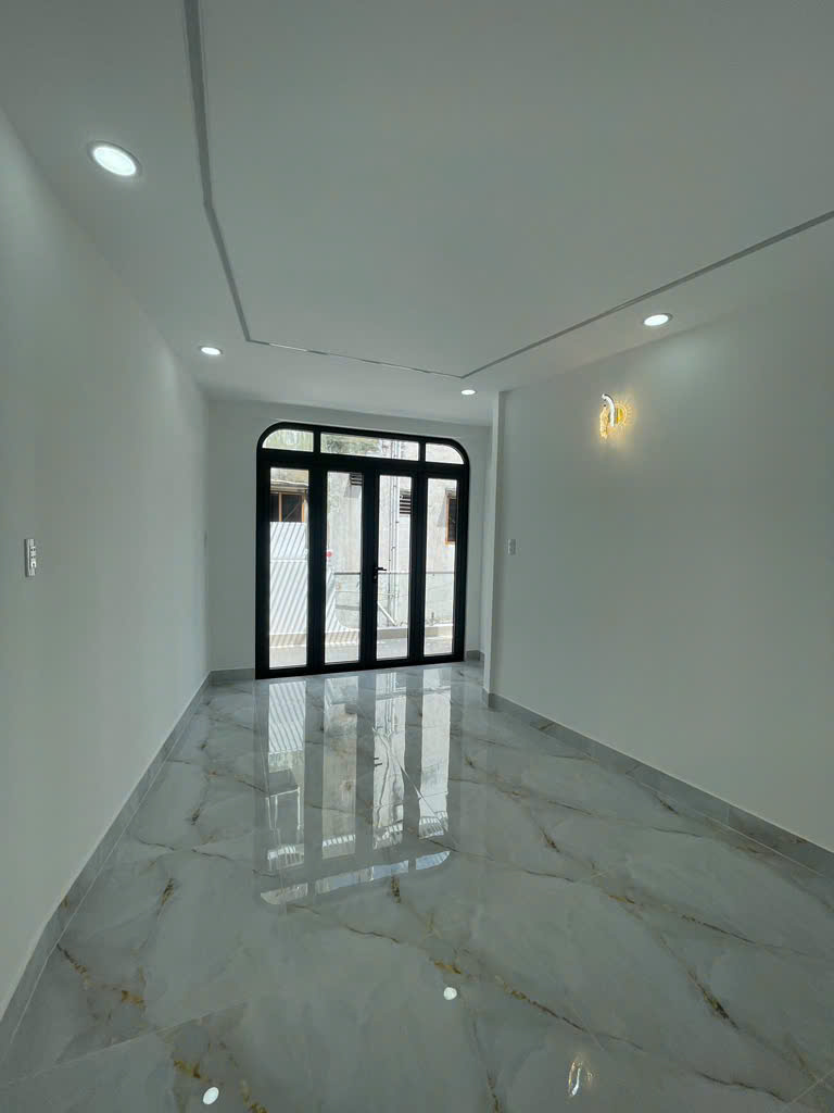 Mặt tiền thụt ngay Lê Quang Sung , sát chợ Minh Phụng, 47m2 Quận 6 chỉ 6,9 tỉ