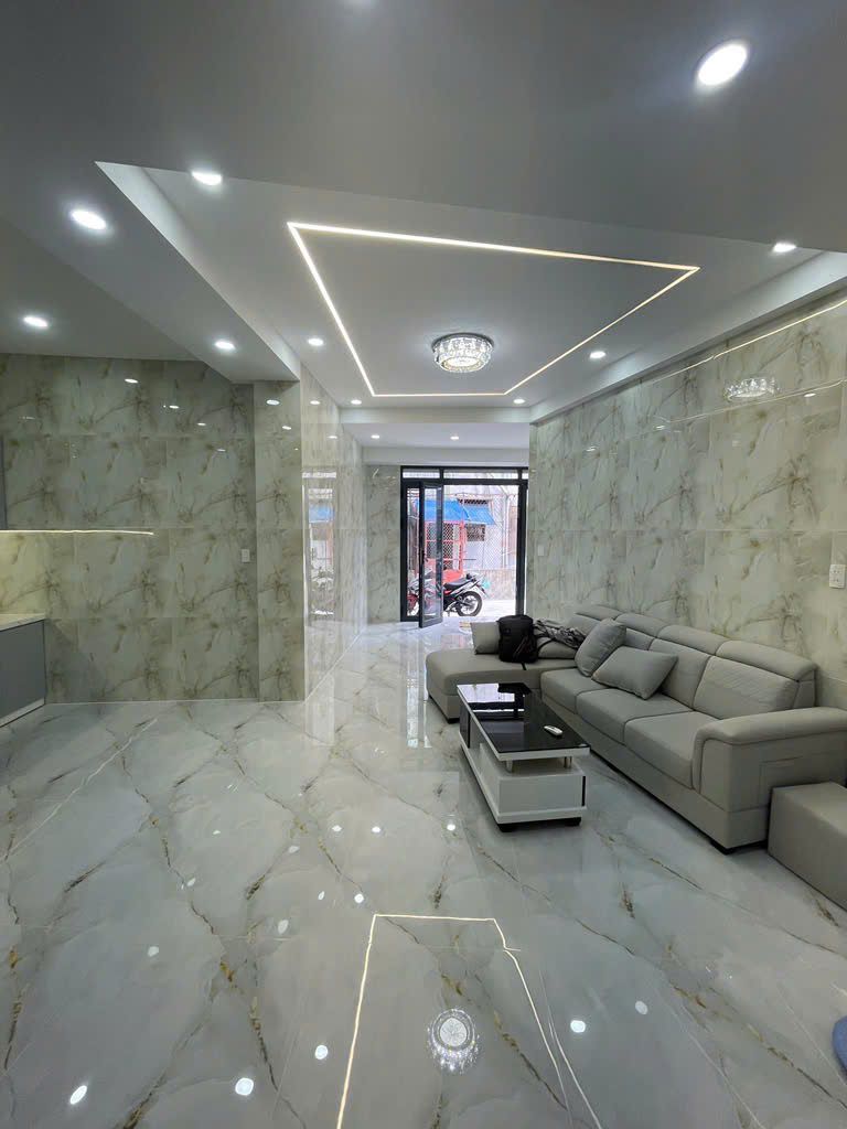 Mặt tiền thụt ngay Lê Quang Sung , sát chợ Minh Phụng, 47m2 Quận 6 chỉ 6,9 tỉ