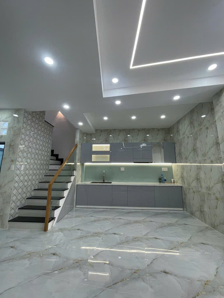 Mặt tiền thụt ngay Lê Quang Sung , sát chợ Minh Phụng, 47m2 Quận 6 chỉ 6,9 tỉ
