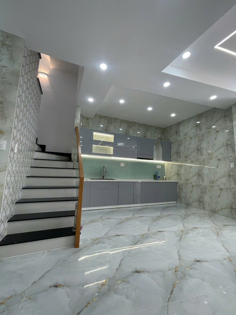 Mặt tiền thụt ngay Lê Quang Sung , sát chợ Minh Phụng, 47m2 Quận 6 chỉ 6,9 tỉ