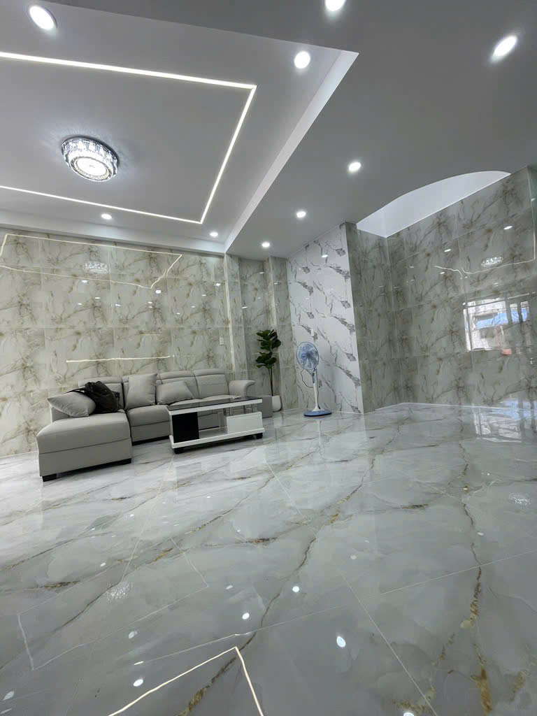 Mặt tiền thụt ngay Lê Quang Sung , sát chợ Minh Phụng, 47m2 Quận 6 chỉ 6,9 tỉ