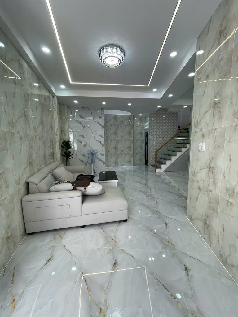 Mặt tiền thụt ngay Lê Quang Sung , sát chợ Minh Phụng, 47m2 Quận 6 chỉ 6,9 tỉ