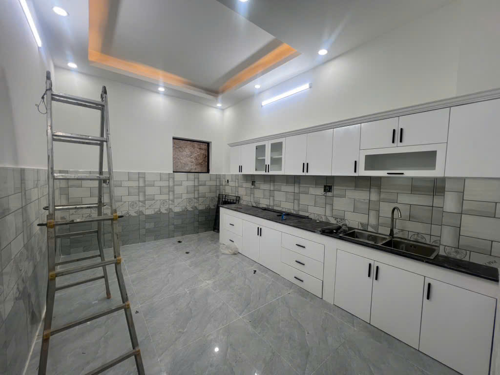 Nhà mới 4 tầng 42m2 Bình Đông Quận 8 giá 5 tỉ còn thương lượng
