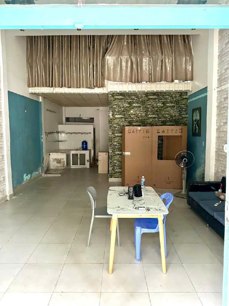 Cách Vincom Quận 7 100m, MT hẻm Huỳnh Tấn Phát giá 8 tỷ