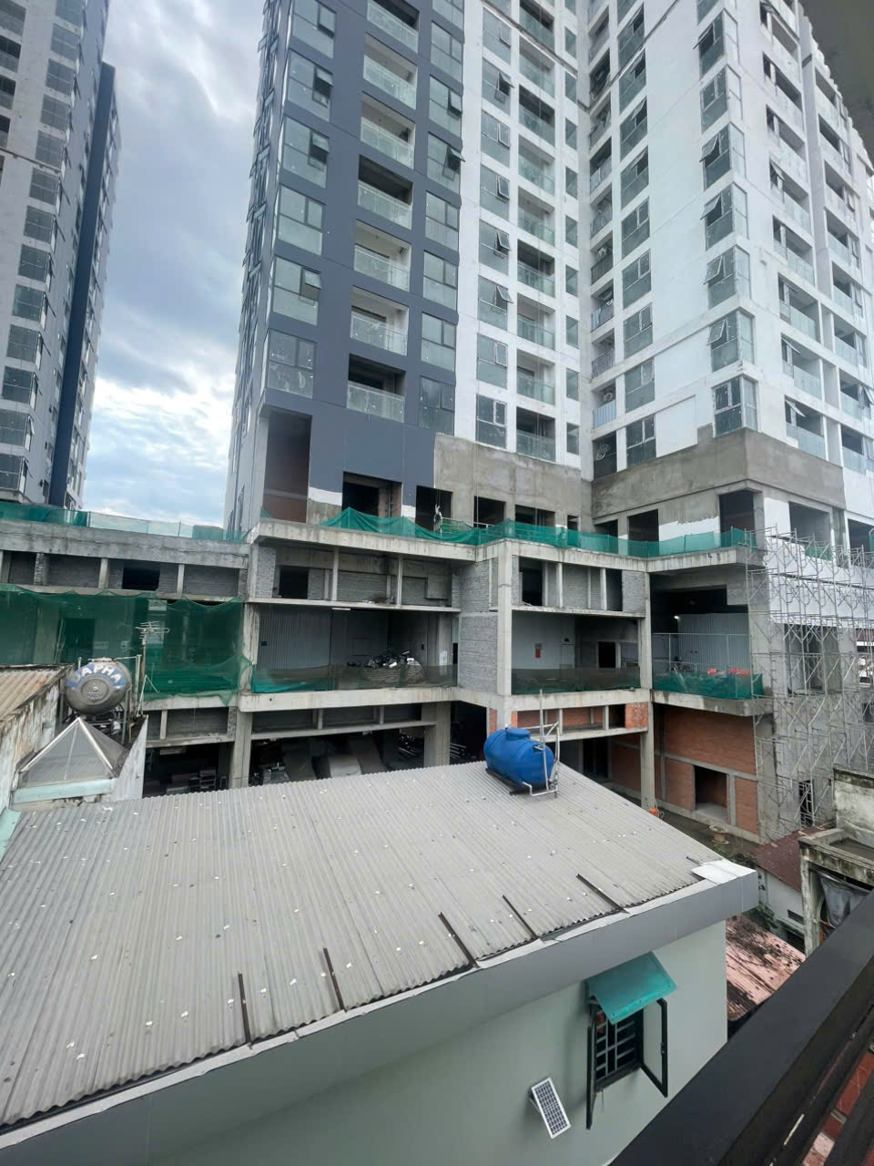 Nhà đẹp 4 tầng ngang 4,9m Bình đông P14Q8 giá 6.15 tỉ