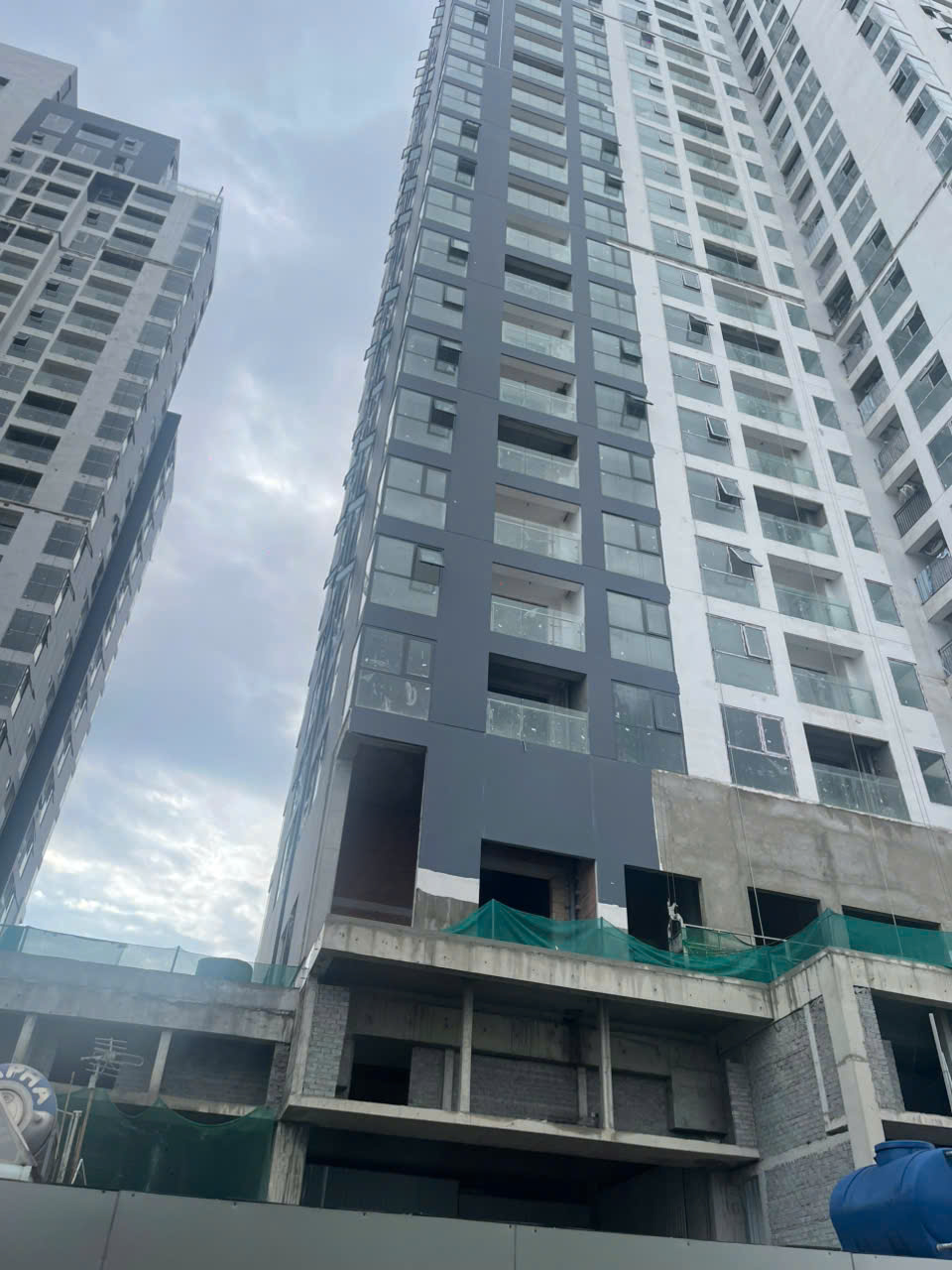 Nhà đẹp 4 tầng ngang 4,9m Bình đông P14Q8 giá 6.15 tỉ
