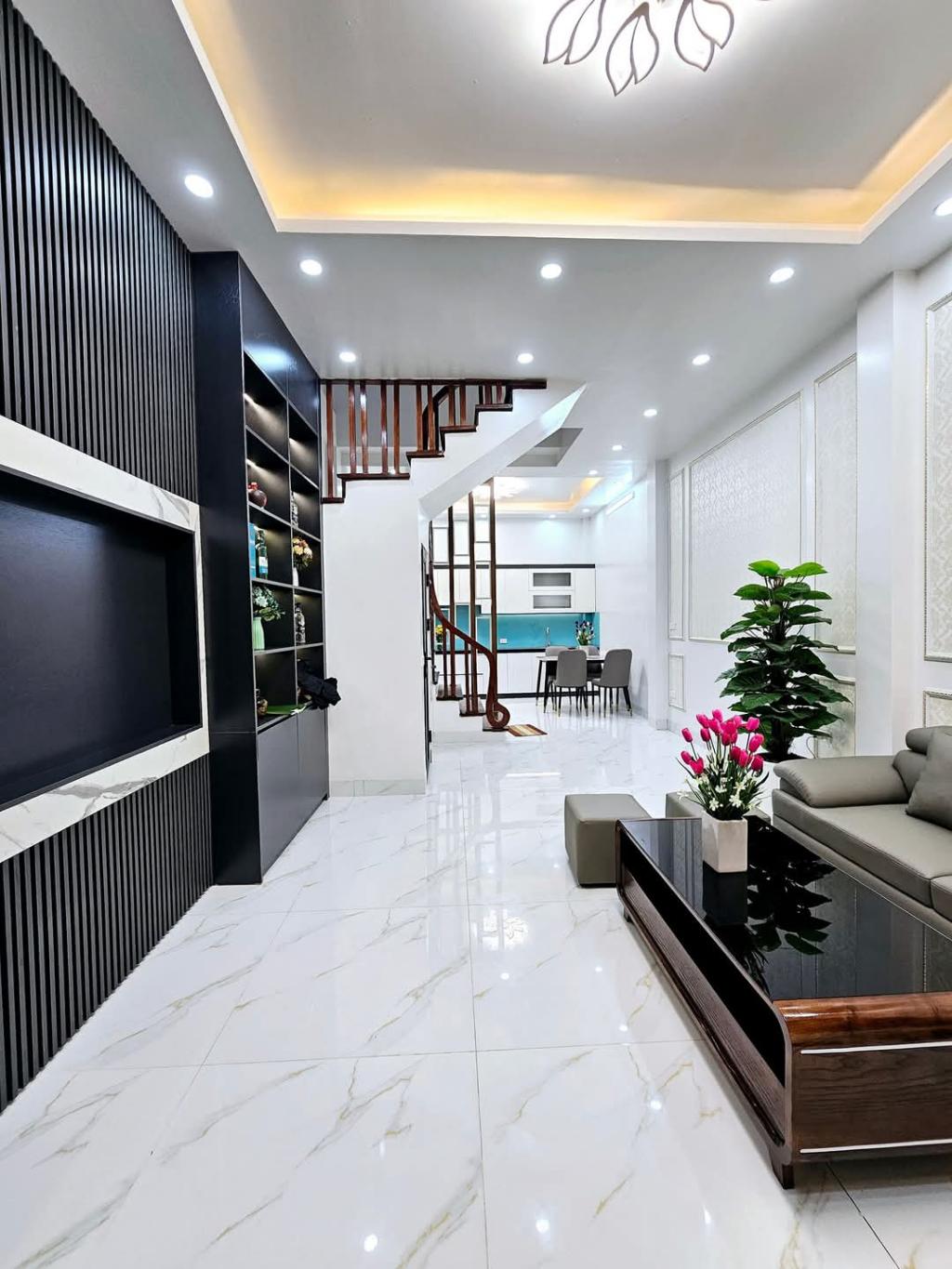 TRẦN THÁI TÔNG - PHÂN LÔ 6 TẦNG - GẦN PHỐ - THOÁNG SÁNG KHẮP NHÀ - 10 TỶ