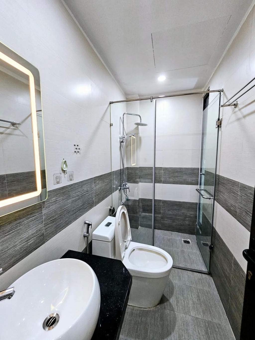 TRẦN THÁI TÔNG - PHÂN LÔ 6 TẦNG - GẦN PHỐ - THOÁNG SÁNG KHẮP NHÀ - 10 TỶ
