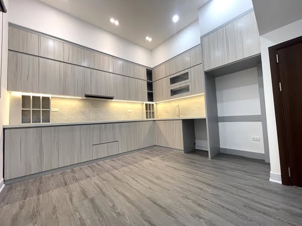 NHÀ ĐẸP SÁT PHỐ - 3 MẶT THOÁNG - MẶT TIỀN 6M - 1 NGOẶT TỚI HOÀNG QUỐC VIỆT