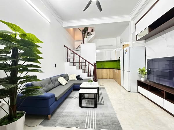 HOÀNG QUỐC VIỆT - KINH DOANH - GẦN PHỐ - NGÕ THÔNG - AN NINH TỐT - Ở SƯỚNG