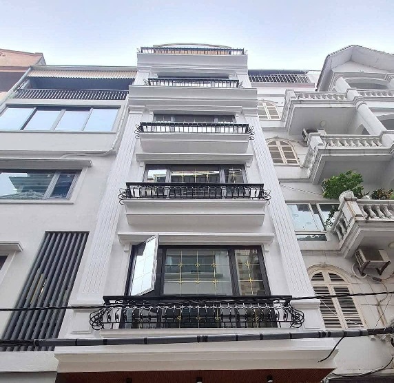 TRẦN QUỐC HOÀN - PHÂN LÔ - VỈA HÈ Ô TÔ - 5 TẦNG - THANG MÁY VÈO VÈO - 40M2