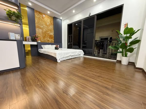 TRẦN QUỐC HOÀN - PHÂN LÔ - VỈA HÈ Ô TÔ - 5 TẦNG - THANG MÁY VÈO VÈO - 40M2