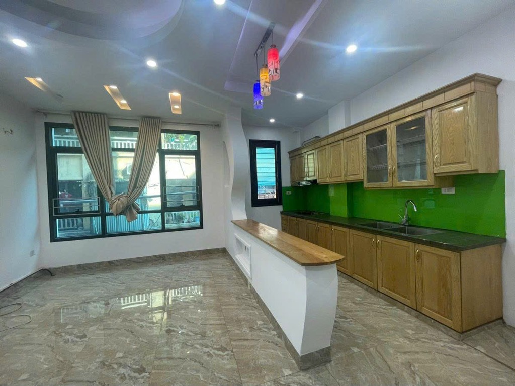 TRẦN CUNG - 5 TẦNG MỚI CỨNG - VÀI BƯỚC RA PHỐ - NGÕ RỘNG - 7 CHỖ QUA - XE CON VÀO NHÀ