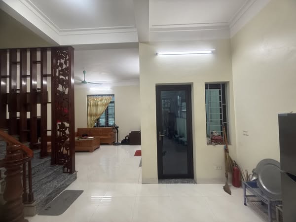 20M RA MẶT ĐƯỜNG CẦU GIẤY - VỪA Ở VỪA KINH DOANH - 179TR/M2