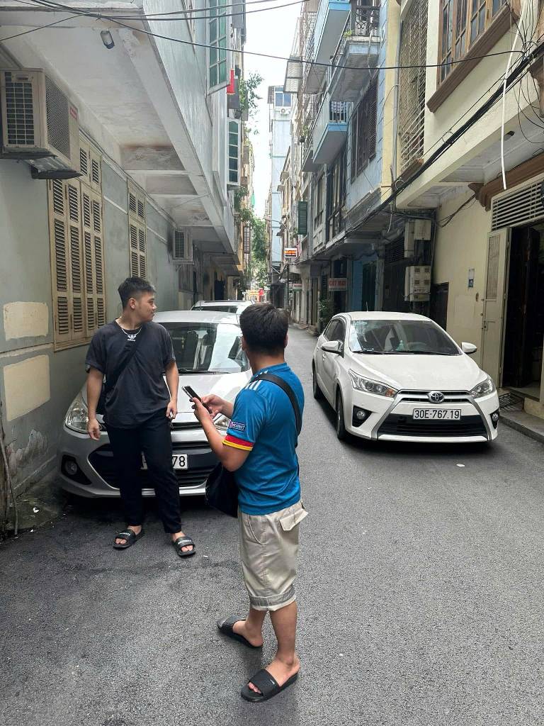 CẦU GIẤY - KHU PHÂN LÔ DÂN TRÍ CAO - 6 TẦNG - GARA Ô TÔ - THANG MÁY - ĐẸP NHƯ MƠ