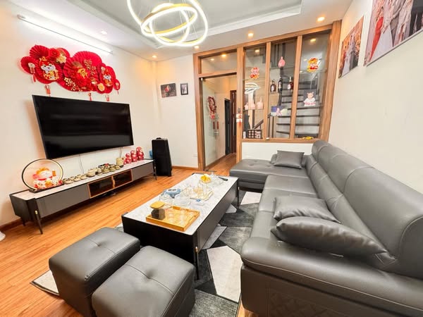 NGUYỄN VĂN HUYÊN - NHÀ ĐẸP 6 TẦNG - FULL NỘI THẤT - GẦN HỒ MÁT RƯỢI - Ở SƯỚNG