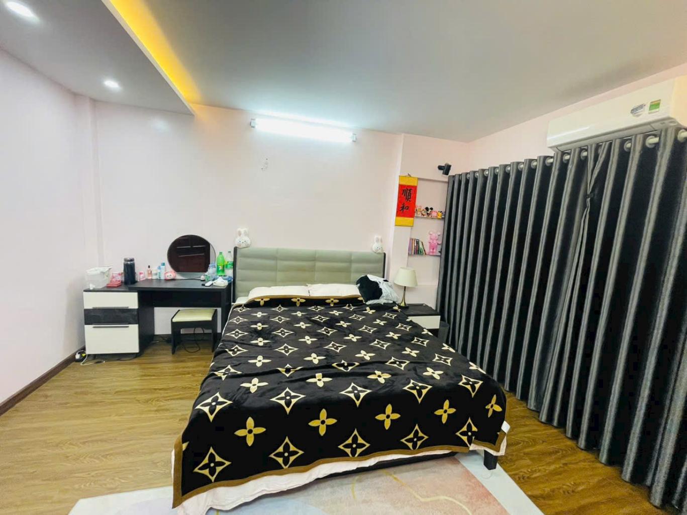 NGUYỄN VĂN HUYÊN - NHÀ ĐẸP 6 TẦNG - FULL NỘI THẤT - GẦN HỒ MÁT RƯỢI - Ở SƯỚNG